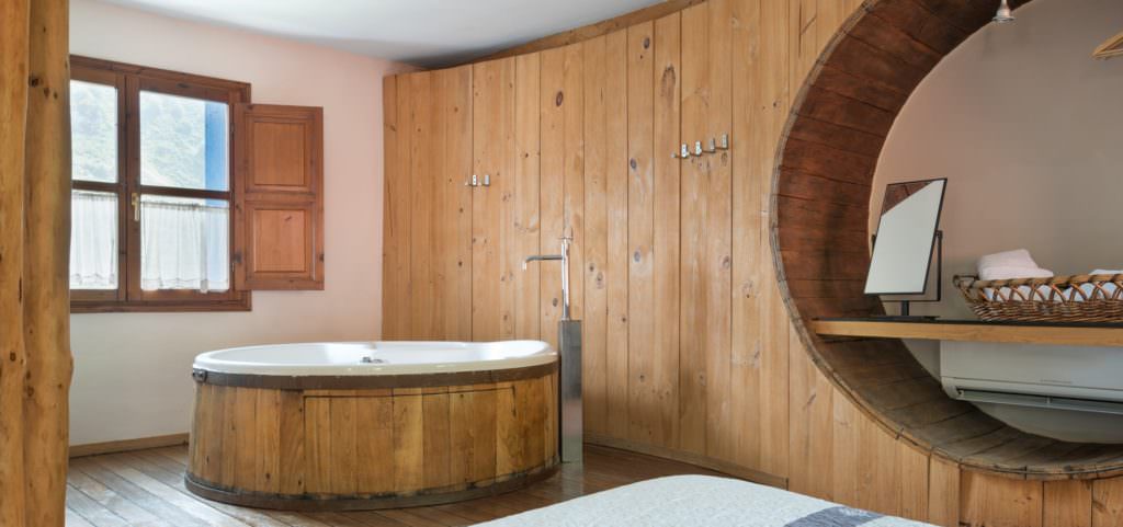 Habitación con jacuzzi para 2 dentro de un tonel