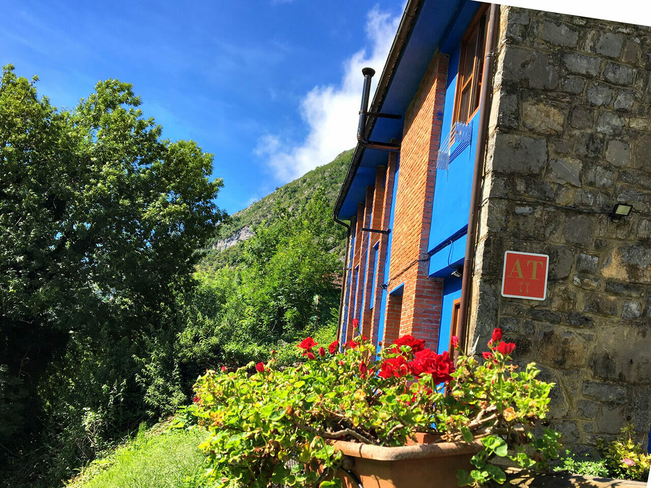 casa rural en asturias. Montaña Picos de Europa Cabaña en las montañas Beyo Azul