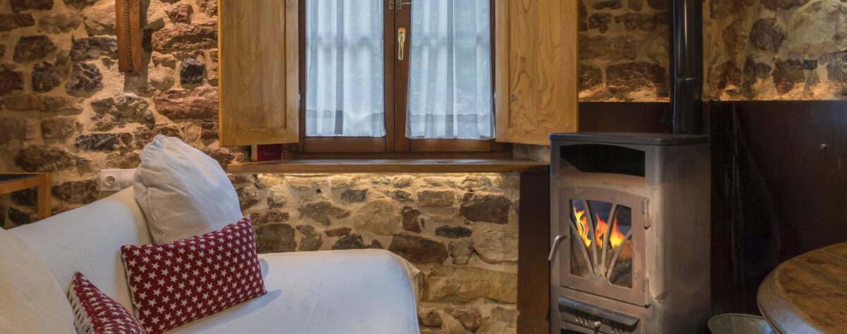 Axtur, casas rurales con chimenea en Asturias